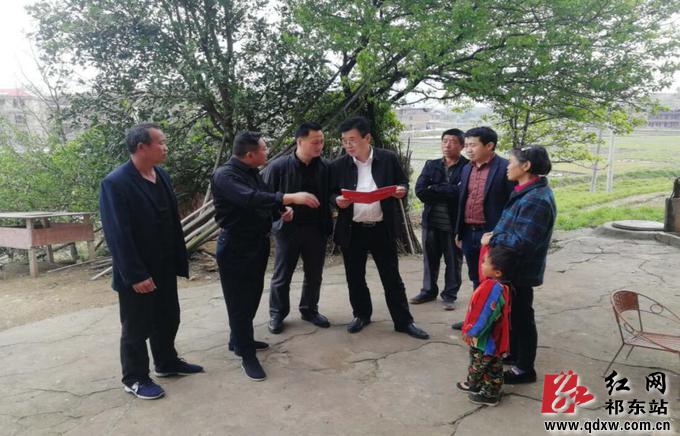 杨龙金到蒋家桥镇新岭村调研脱贫攻坚工作