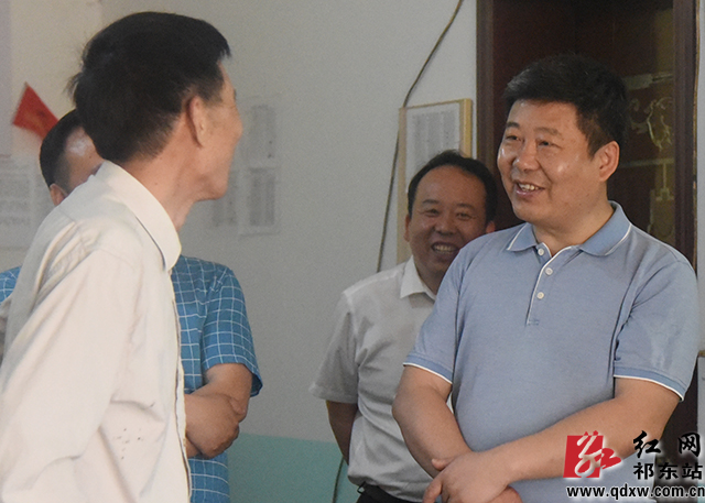 杜登峰调研步云桥镇村(社区)经济社会发展情况